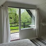 Cozy Thatched With Modern Decor Dom wakacyjny Knebel